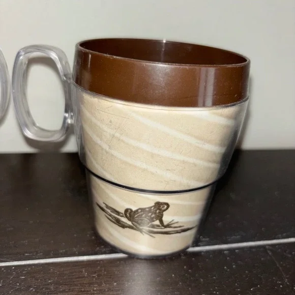 Gwen Frostic | Set of 3 | Vintage Raccoon Frog Theme | Plastic Mugs Brown Cups - Picture 6 of 11